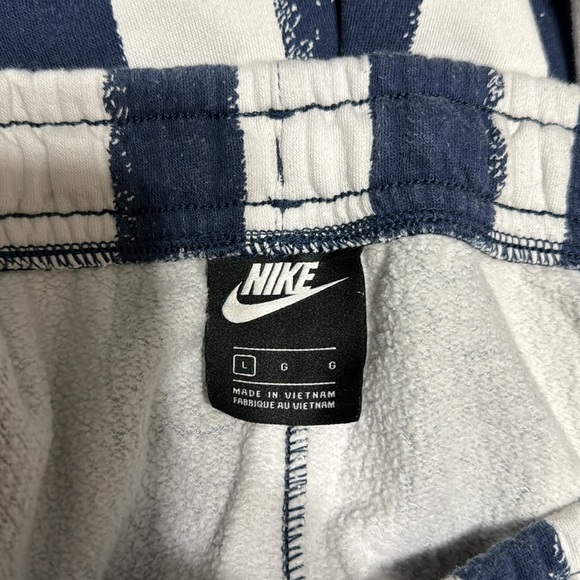 Nike Shorts (Large) - Picture 4 of 4